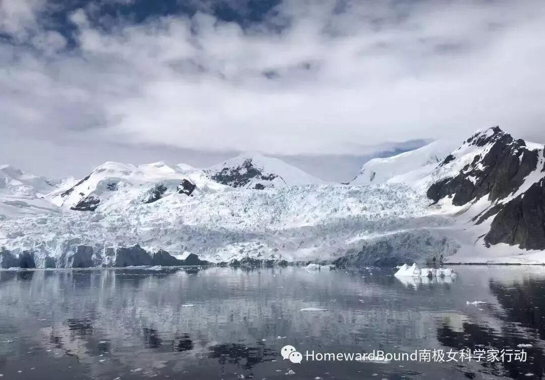 天堂湾的南极山峰与冰川，HB3王彬彬摄