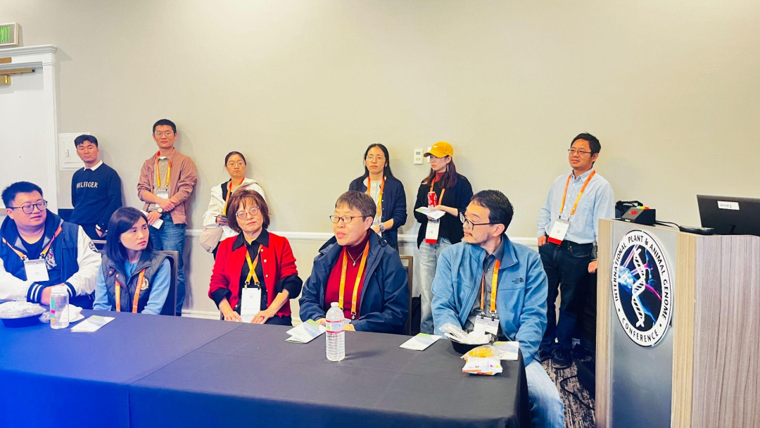 CGM现场见面会上曹晓风院士做自我介绍，雷栗摄